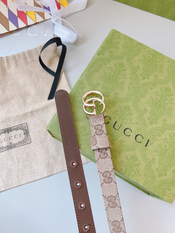 スーパーコピーグッチベルト素材ディテール